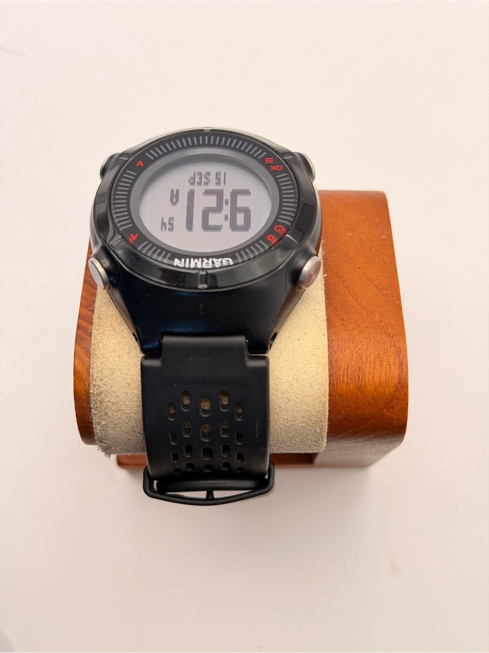Garmin Approach S2, Golf Smartwatch, Charger Included, Tested, Black/Red, Very G - Picture 3 of 7